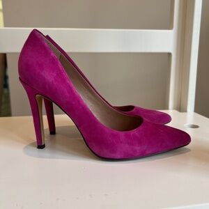 Pink (fuchsia) suede pumps
